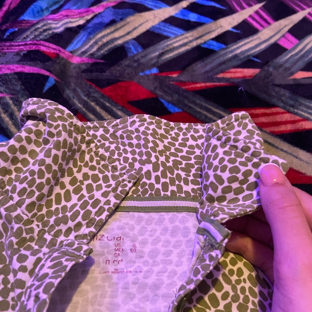 Spotted Tee W/ Collar